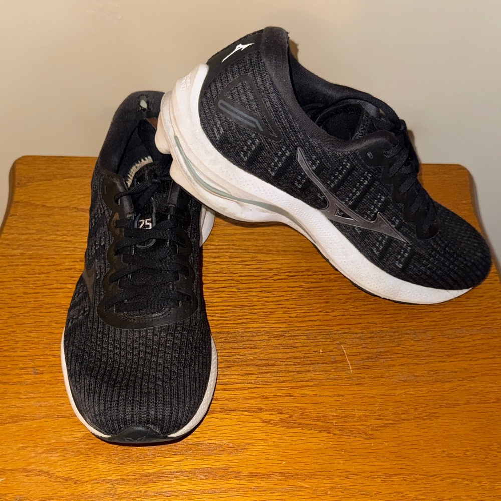 Men’s Mizuno Energy Running Shoes